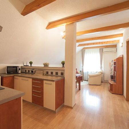 Apartmant & Room Bruna Drežnik Grad Exteriér fotografie