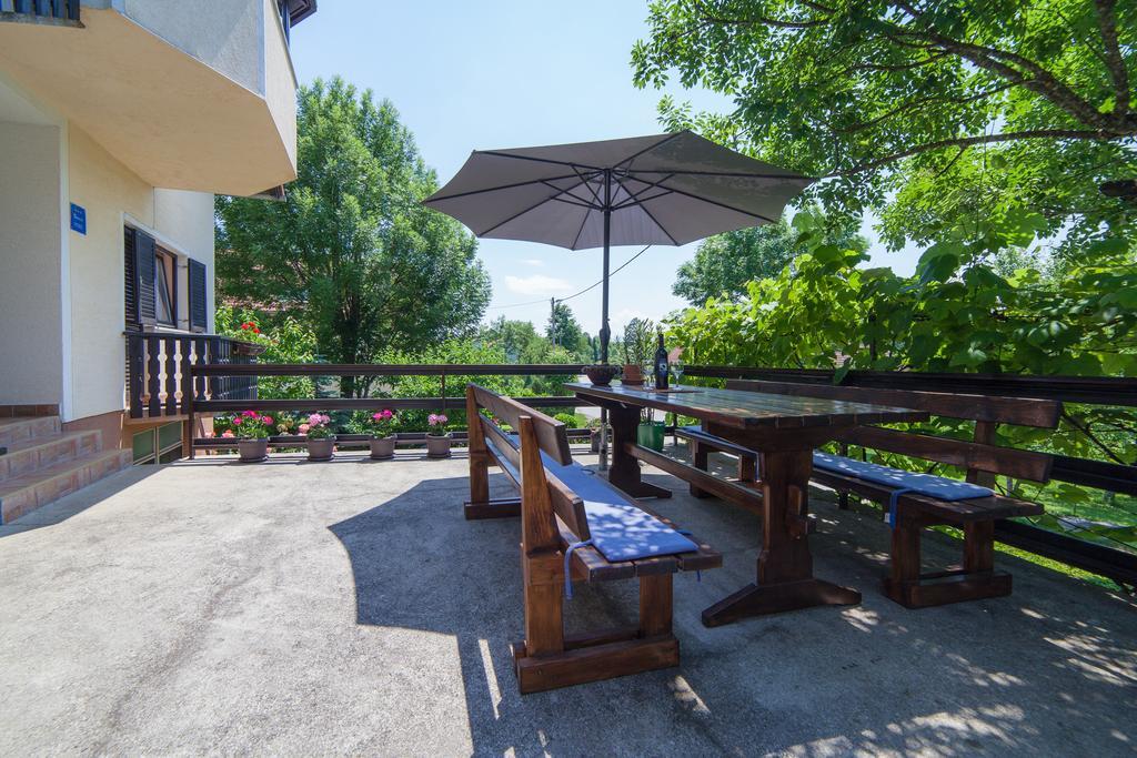 Apartmant & Room Bruna Drežnik Grad Exteriér fotografie