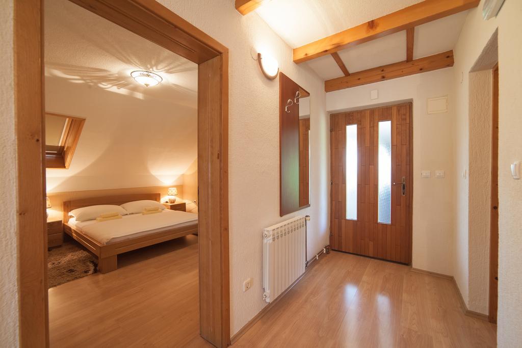 Apartmant & Room Bruna Drežnik Grad Exteriér fotografie