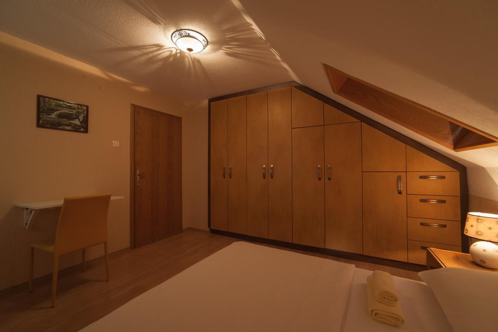 Apartmant & Room Bruna Drežnik Grad Exteriér fotografie