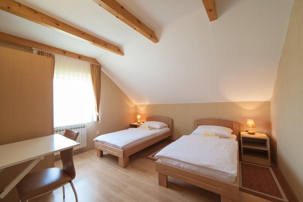 Apartmant & Room Bruna Drežnik Grad Exteriér fotografie