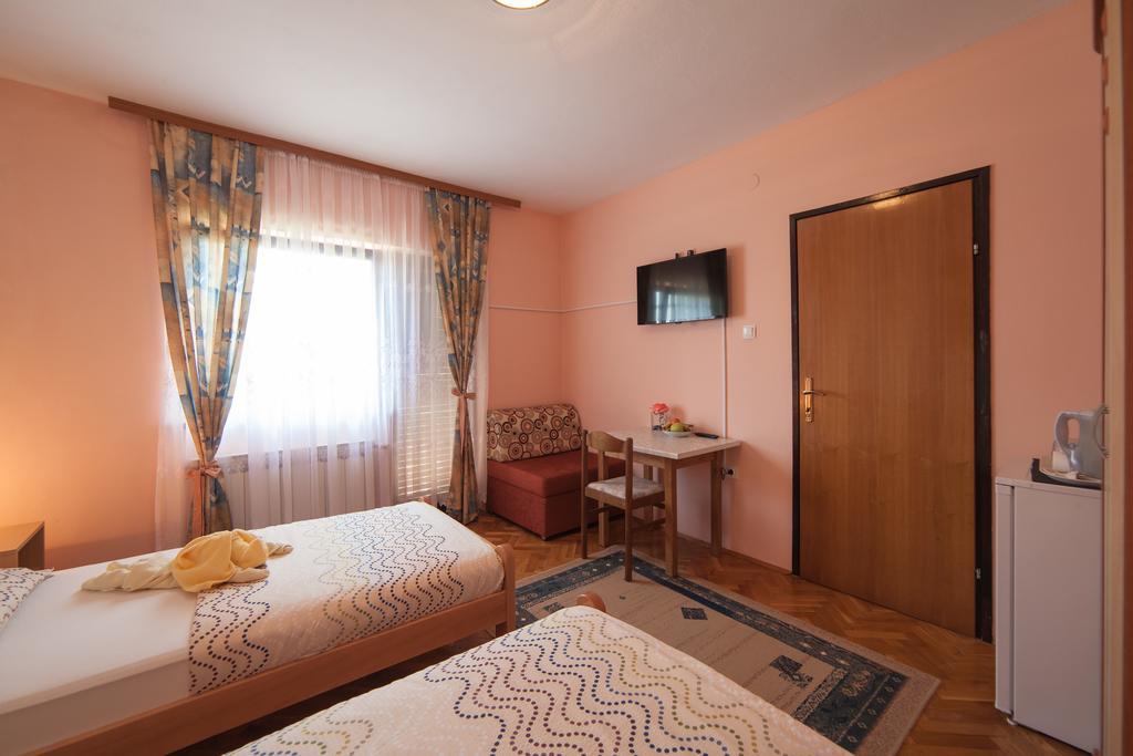 Apartmant & Room Bruna Drežnik Grad Exteriér fotografie